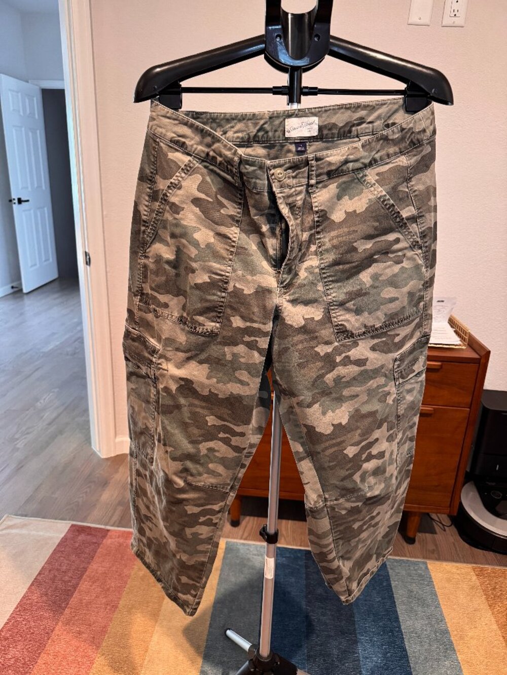 Universal Thread Camo Cropped Barrel Leg Pants Size 14